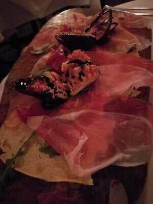 Fino's Bar & Restaurant