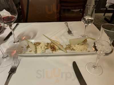 Fino's Bar & Restaurant