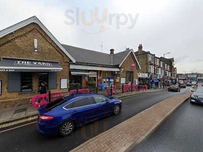 The Yard Cafe, Palmers Green Station