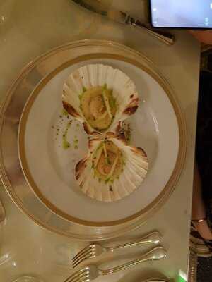 Peridot Restaurant At The Bentley Hotel