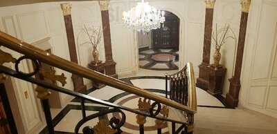 Peridot Restaurant At The Bentley Hotel