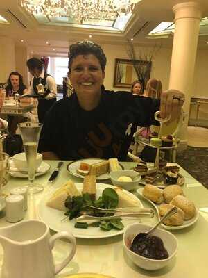 Peridot Restaurant At The Bentley Hotel