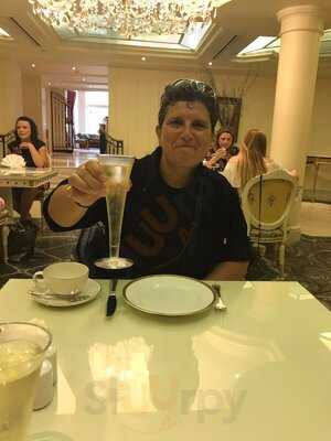 Peridot Restaurant At The Bentley Hotel