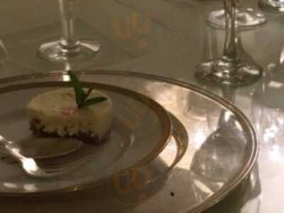 Peridot Restaurant At The Bentley Hotel