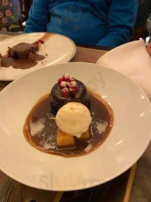 Tish Bar & Restaurant