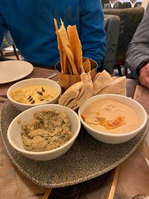 Tish Bar & Restaurant