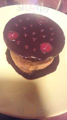 Tish Bar & Restaurant