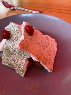 Tish Bar & Restaurant