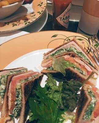 The Club Room At Jumeirah Carlton Tower