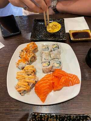 Sushi Eatery