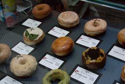 Crosstown Victoria - Doughnut & Coffee Bar