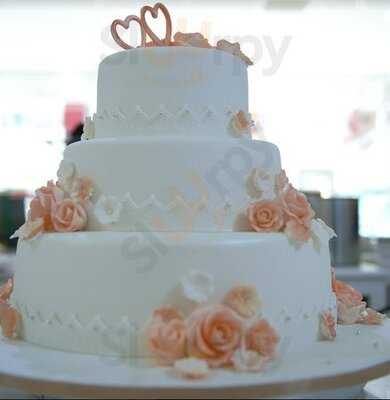 Cakes And Gateau Cafe La Maison