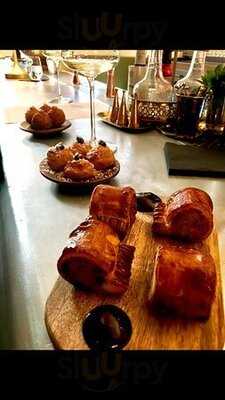 Gezellig Restaurant & Bar