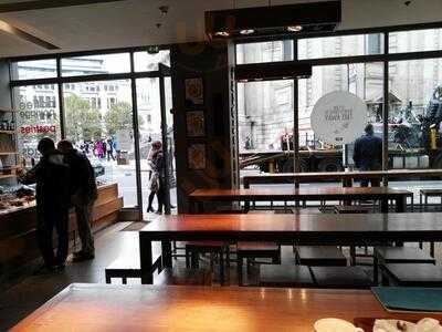 Apostrophe - St Paul's Churchyard