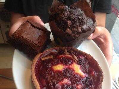 Apostrophe - St Paul's Churchyard