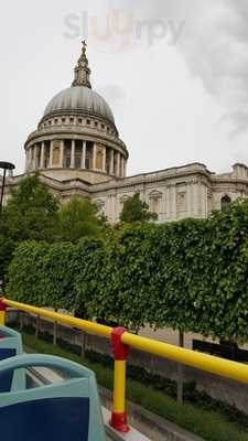 Apostrophe - St Paul's Churchyard