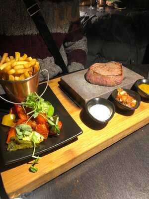 Smooch Restaurant And Cocktail Bar