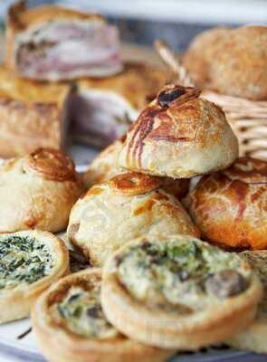 The De Beauvoir Deli Shop And Takeaway