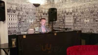 Park International Piano Bar & Restaurant