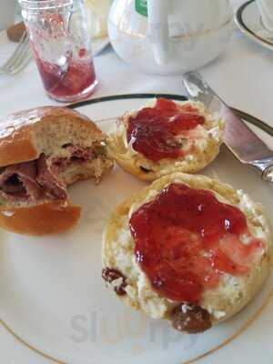 Houses Of Parliament - Afternoon Tea