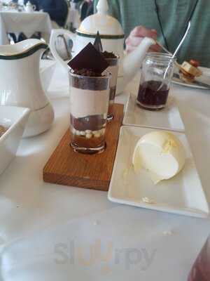 Houses Of Parliament - Afternoon Tea