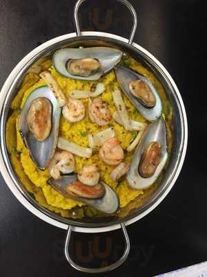 Momento Tapas & Grill