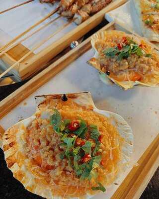 Seveni Bar & Restaurant