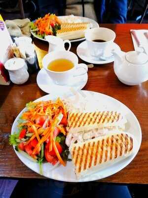 Otantik Cafe Bar Restaurant