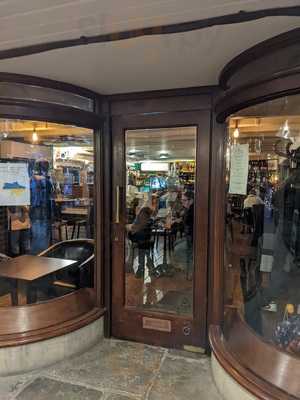 L'escale Wine Bar And Retail