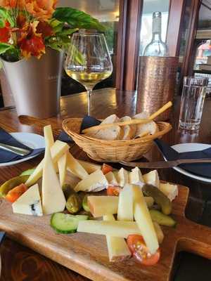 L'escale Wine Bar And Retail