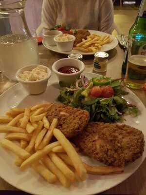 Fogg's Bar And Restaurant