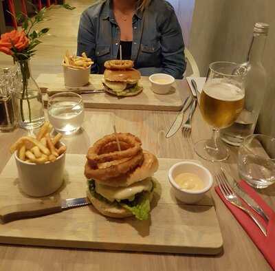 Fogg's Bar And Restaurant