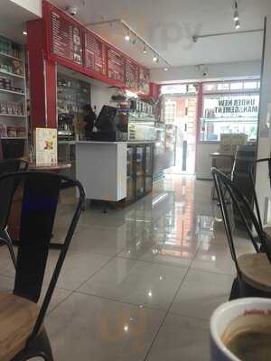 La Masseria Apulian Delicatessen - Photo 8