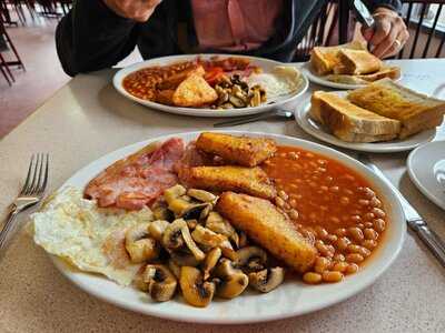 The Cat & Cucumber Cafe