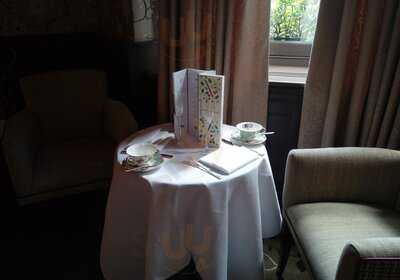 The Flower Tea At 11 Cadogan Gardens