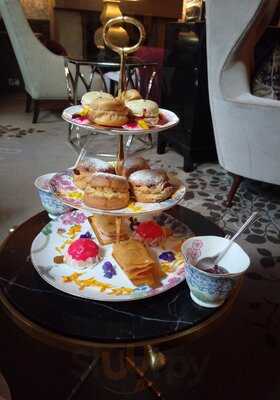 The Flower Tea At 11 Cadogan Gardens