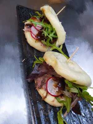 Met Su Yan - Golders Green