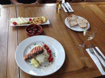 Pan & Vino Tapas Bar & Restaurant