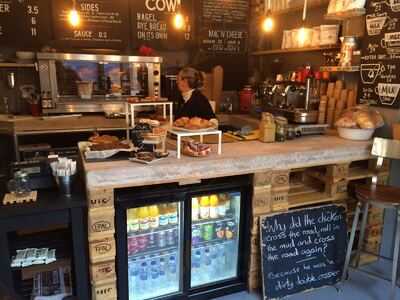 Howling Cow And The Fat Bird