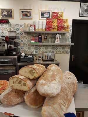 Gina's Pizza And Coffee