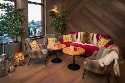 The Pagination Bar & Restaurant