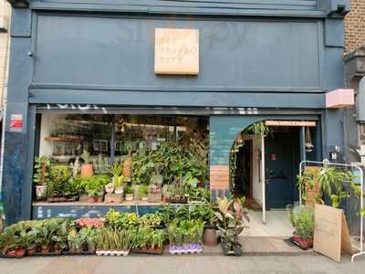 Travelling Through Cafe