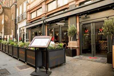 Petit Bistro At Victory House