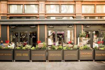 Petit Bistro At Victory House