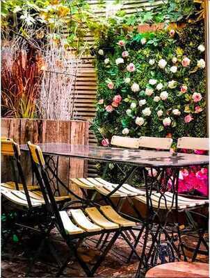 La Cave Restaurant & Wine Bar