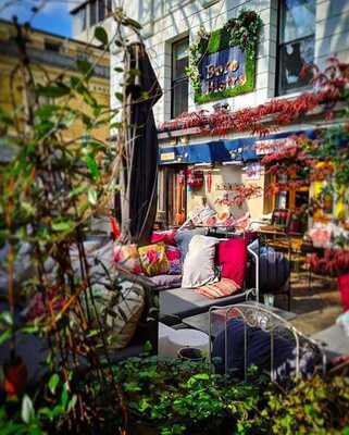 La Cave Restaurant & Wine Bar