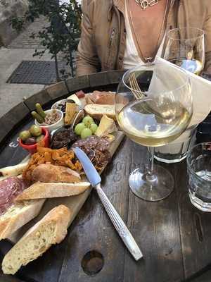 La Cave Restaurant & Wine Bar