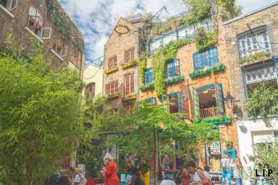 Neal's Yard Cafe Society