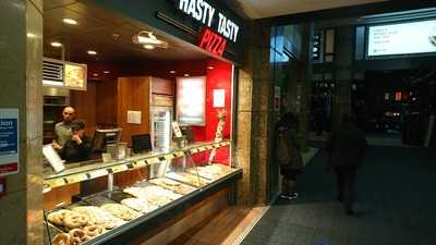 Hasty Tasty Pizza