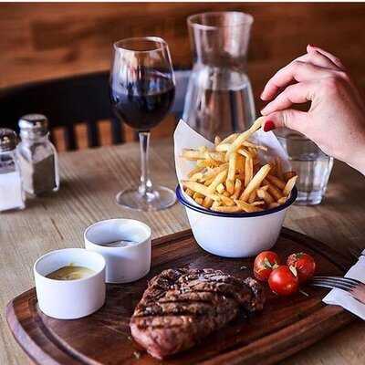 Mo's Table Restaurant